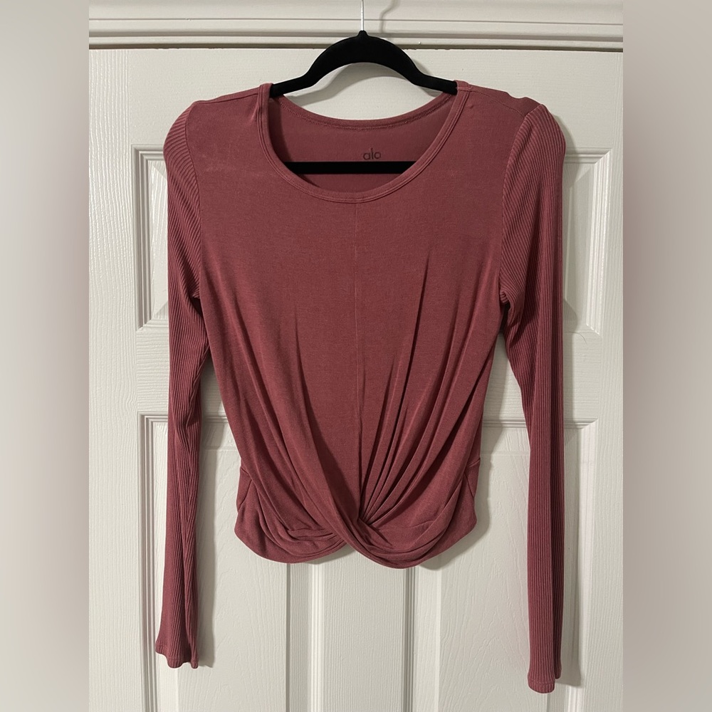ALO Yoga Women’s Long Sleeve  Top